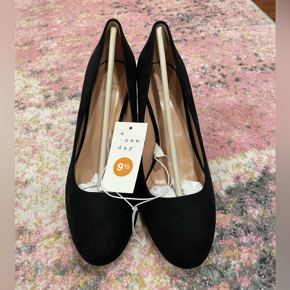 NWT Women's Target A New Day Dot Round Toe Wedge Pumps Size 9.5